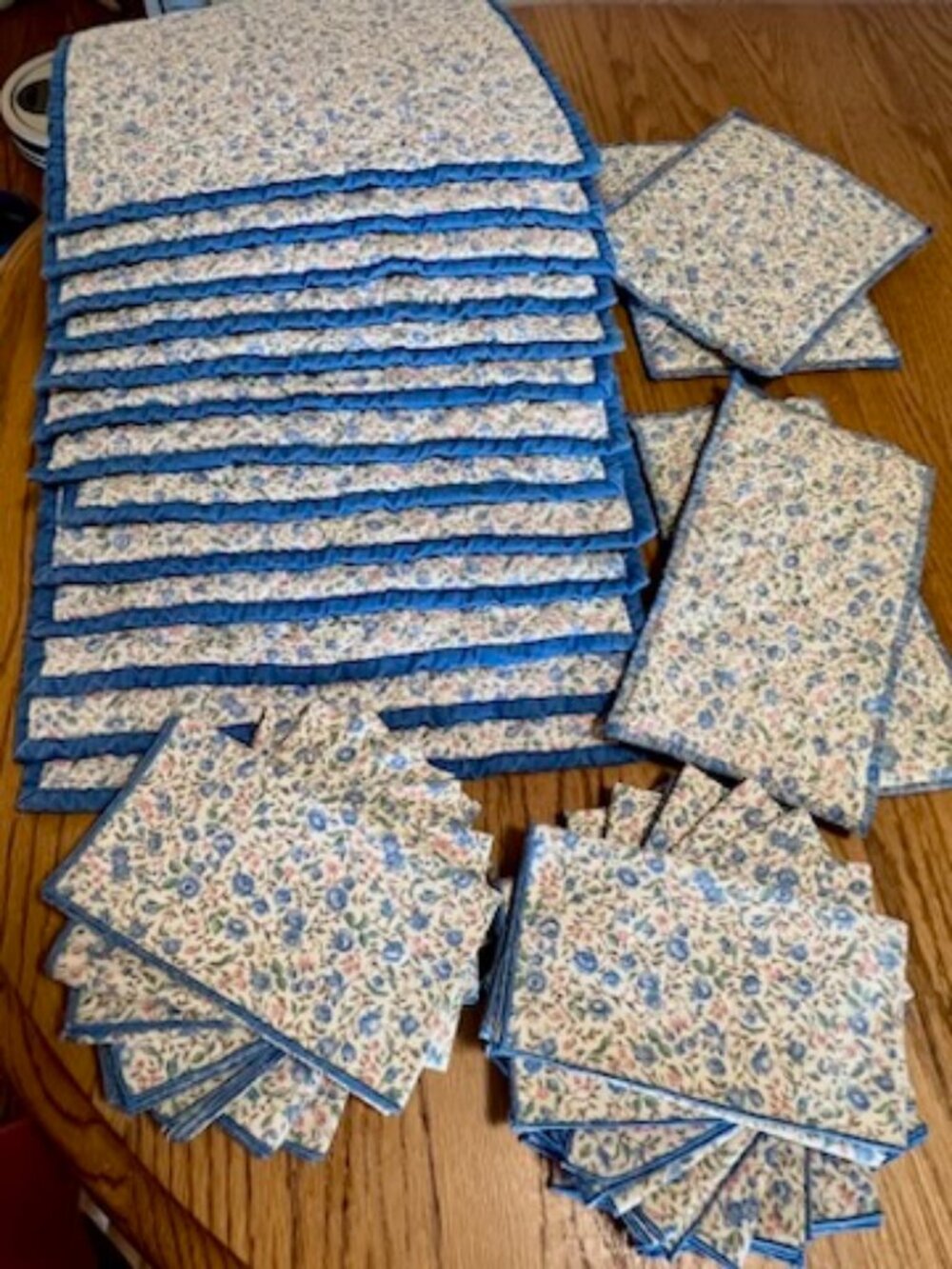 Handmade Quilted Floral Table Linens 32 Pc Placemat Napkin Hot Pad Set